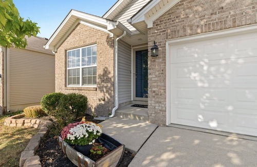 Lexington House | 15 Minutes to the horse park! Cozy 3 Bed, 2 Bath stay
