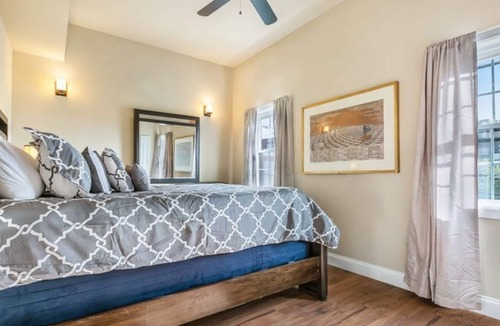 Faubourg Lafayette Condo | 15% OFF Monthly |10% OFF Weekly-2BR Cozy Condo Steps from ST Charles
