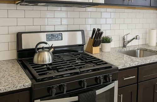 Rogers Park Apartment | 1BR Apartment in Rogers Park