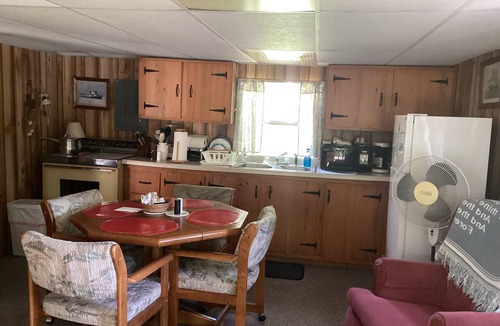 Newberry Cabin | 1BR Cabin walking distance to Dollarville Dam