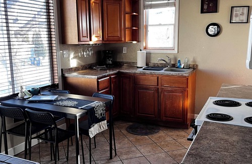 West Allis House | 1BR Pro Flat + Office; near Hospitals. Garage + Yard