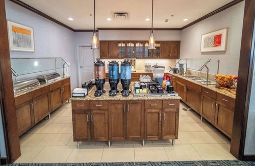 Kutzky Park Hotel | 1BR Suite w/2 Queen Beds, Kitchen, Pool & Free Breakfast | 2 mi to Mayo Clinic