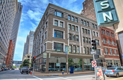 Downtown St. Louis Apartment | 1BR with W&D Mins To America Center Downtown