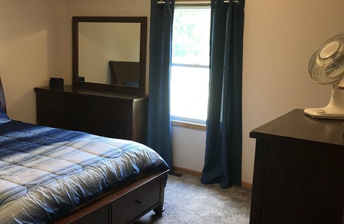 Lake City House | 2 bed 2 bath pet friendly house in family neighborhood