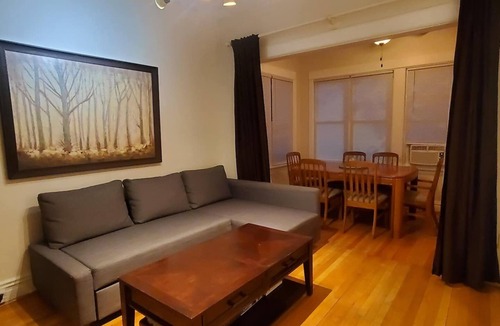 Berwyn Apartment | 2 bed apartment in The Berwyn/Oak Park area - 1 king 1 queen, Fiber Optic WIFI