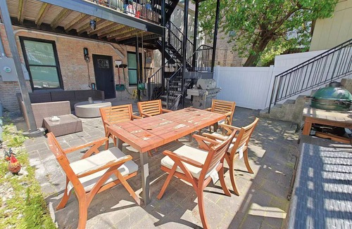 Pilsen Apartment | 2-bedroom 1 bath stylish apartment in nice Chicago for relaxing stay