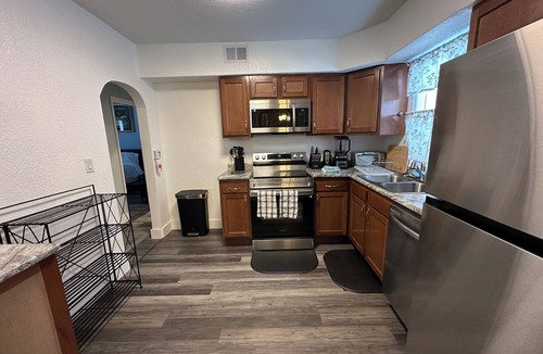 Springfield House | 2-bedroom bungalow in beautiful Springfield with AC and charm