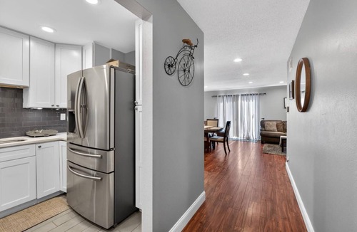 St. Louis Apartment | 2-bedroom condo in serene Creve Coeur