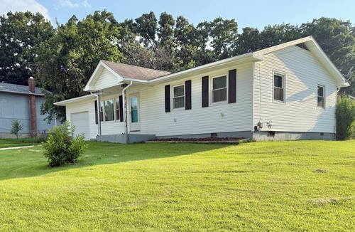 Rolla House | 2-bedroom house in pleasant Rolla with cool AC for relaxing stays