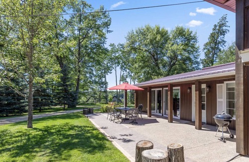 Nisswa House | 2+ Bedroom House on 5 Acres with Outdoor Hot Tub, Sauna, and Tennis Court in Nisswa, MN, near Brainerd
