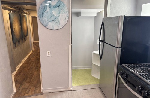 Woodlawn Condo | 2-bedroom walkable 2 BLOCKS University of Chicago & President Obama Center Condo