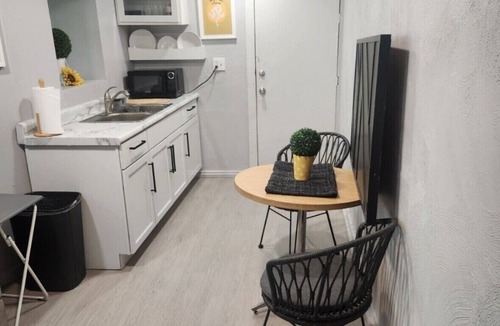 Woodlawn Condo | 2-bedroom walkable 2 BLOCKS University of Chicago & President Obama Center Condo