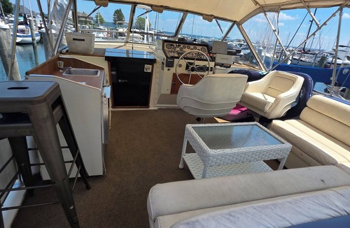 Greilickville Boat Rental | 2-bedroom yacht in charming Traverse City with kitchen and cool AC