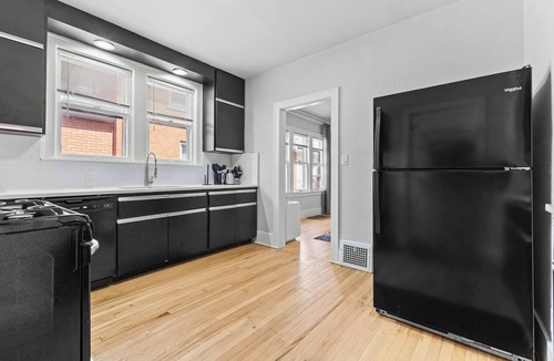 Dearborn House | 2 BR | Fully Equipped Home in Dearborn