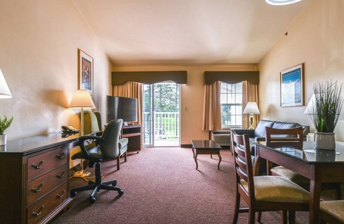 Pembine Hotel | 2 Charming Island Suites | Water Views, Dining & Nature Trails | Free Parking!