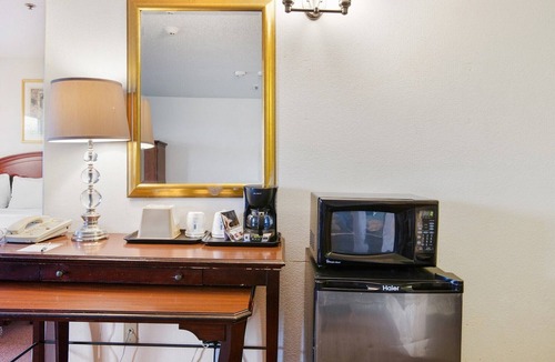 Portage Apartment | 2 Full Bed | Non-Smoking