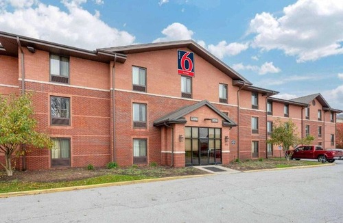 Mishawaka Apartment | 2 Full Beds | Non-Smoking, Kitchen
