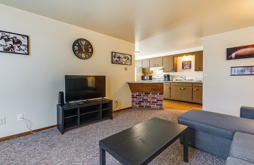 Green Bay House | 2 Mi to Dwtn Green Bay: Ideally Located Townhome!