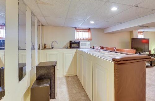 South Kansas City Apartment | 2 Mi to Kauffman Stadium: Charming Couple's Escape