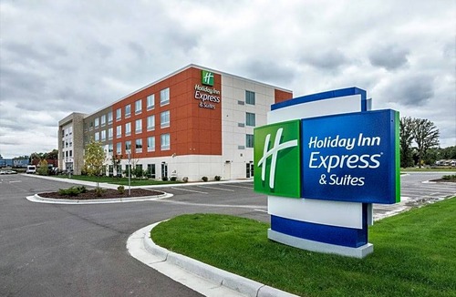 Allen Park Hotel | 2-Star Hotel ∙ Holiday Inn Express & Suites - Allen Park, an IHG Hotel
