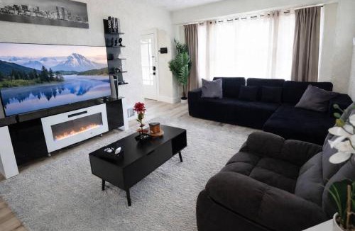Milwaukee House | 2 Stylish Units +Game Room Near Airport & Downtown
