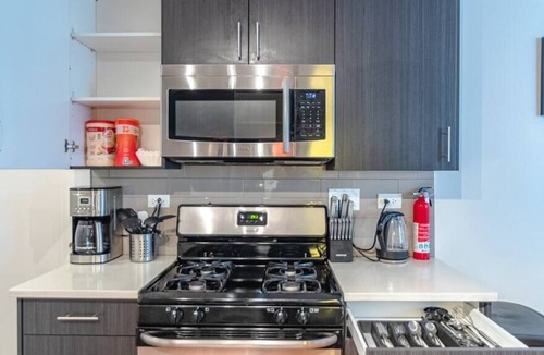 Near South Side Apartment | 2001 - 3B (July) · Near McCormick Pl 420 friendly 3BR w opt Parking