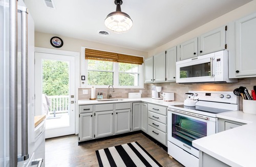 Lakeside Cottage | (2027 OPEN!) LAKESIDE HOME WITH PRIVATE POOL and ASSOCIATION BEACH!