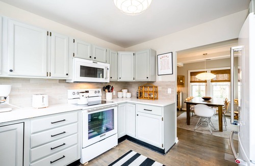 Lakeside Cottage | (2027 OPEN!) LAKESIDE HOME WITH PRIVATE POOL and ASSOCIATION BEACH!