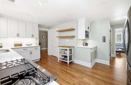 New Buffalo Cottage | (2027 OPEN!) Union Pier Beach Style Cottage Close to Lake Michigan!