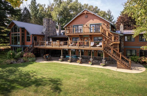 Kewadin House | 25 Mins to the Horse Show! Amazing 10k sqft Home on Torch Lake