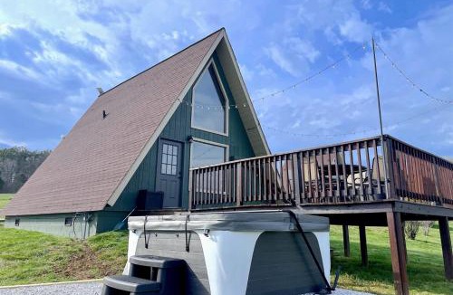 Makanda House | 2BR A-Frame Cabin w Hot Tub Near Wine Trail