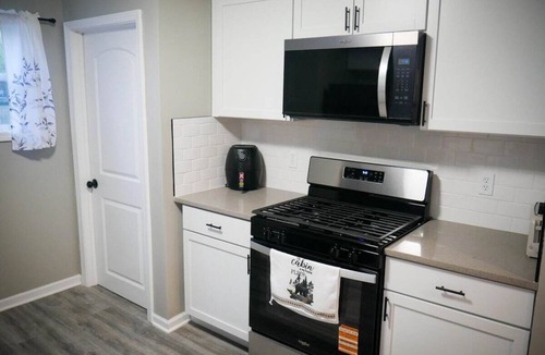 Munster House | 2BR+Office House in NW IN Near Metra, Shops & I-94