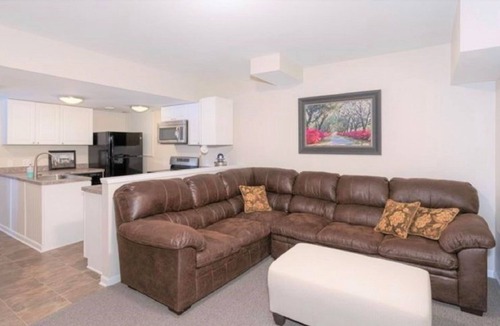 Clarkston House | 2BR Private Entrance Family-Size Walkout Suite Near Pine Knob