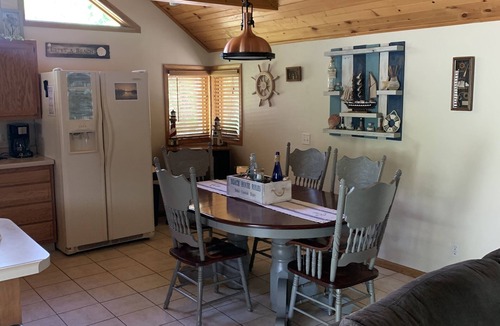 Crivitz Cottage | 3 bdrm 2 bath - Lake Access, Boat Dock, Kayaks, Paddle Boards, Canoe and more
