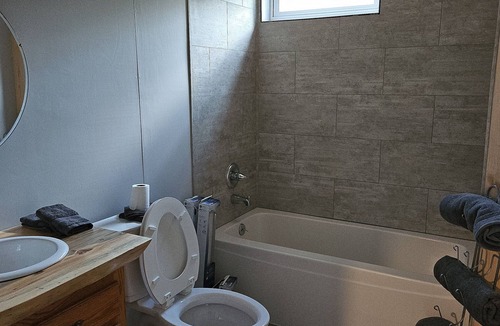 Wautoma House | 3-bed 2 Bath WiFi, AC.lake front 2 min to Nordic Mtn ,dock ,kayaks .