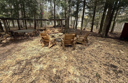 Maple City House | 3-bedroom across from Big Glen Lake Dog ok