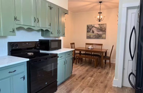 Marion House | 3-bedroom farmhouse just minutes from Barkley Lake perfect for relaxing getaways