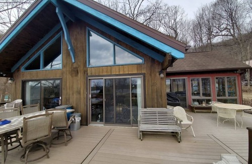 McGregor House | 3 bedroom house on 3.5 acres of waterfront property in McGregor IA