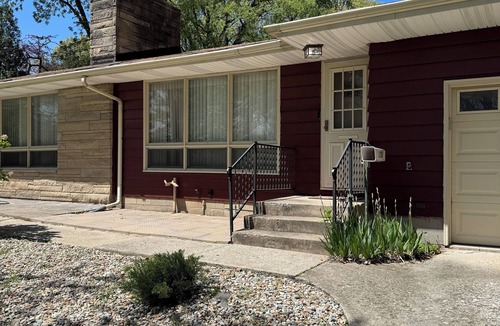 Merrillville House | 3 Bedroom Merrillville Escape, quiet, rural w/shopping centers, spacious