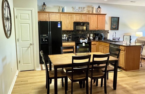 Hollister Condo | 3 BR 2 Bath Vickery Resort Walk In Condo, on Table Rock Lake with Dock Access