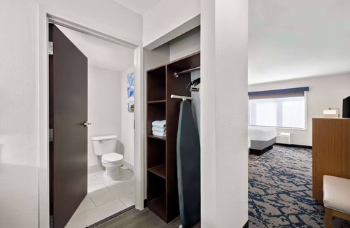 South Baton Rouge Hotel | 3 Business-Friendly Rooms Near Key Baton Rouge Locations For a Hassle-Free Trip