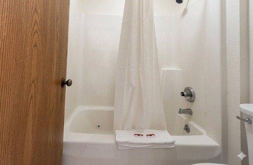 Greenville Hotel | 3 Family-Friendly Rooms near DeMoulin Museum—1.8miles away | Free Parking