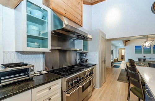 Harbert House | (3 Nt Summer Min!) Gorgeous Harbert Home Close To Beach!