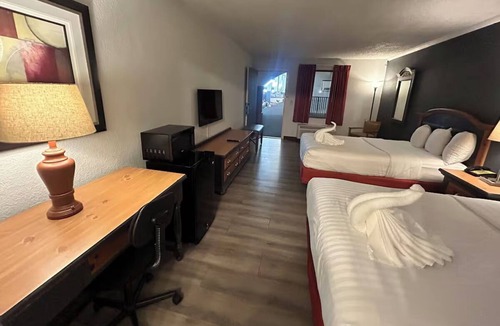 Mattoon Hotel | 3 Relaxing Mattoon Rooms w/Breakfast | Dining, Golf & Recreation Nearby