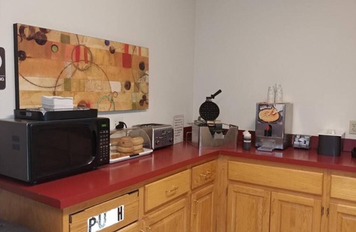 Charlotte Hotel | 3 Welcoming Rooms w/Free Parking | Ideal Retreat After a Day of Adventure