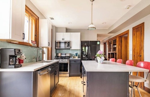 Little Village Apartment | 31+Day Stay.15min Dr to Med Dist;20min Dr to Fulton Mkt, Museums & Midway Airprt