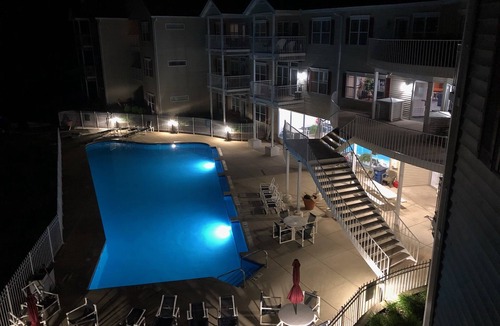 Delavan Lake Condo | 317- 2 Bedroom/2 Story Lake View Condo
