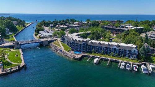 Charlevoix House | 344 Edgewater Inn