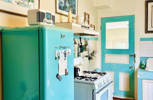 Metairie Apartment | 3BR/1 BA APT, Designer, Upscale, luxury, Streetcar, French Quarter, Balcony!