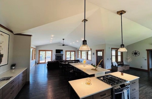 Zenda House | 4 Acres Retreat at Lake Geneva